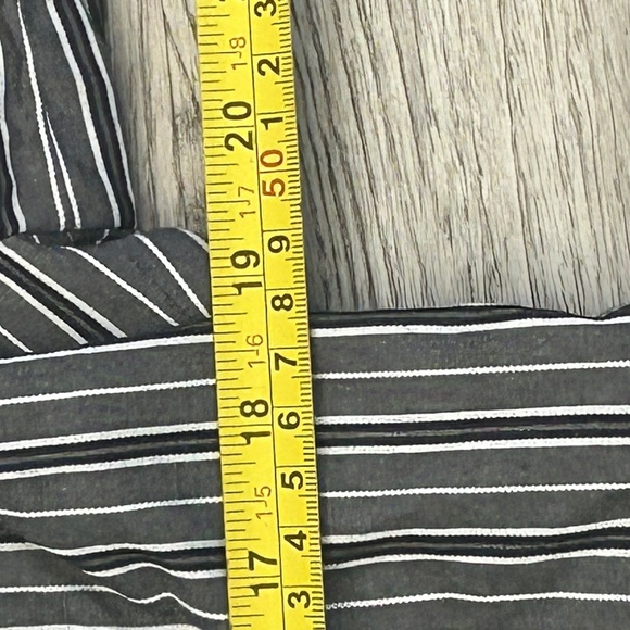 Liz Claiborne Classics Black w/ Strips & White Accents  Button Down Top Sz 10 - Picture 6 of 8